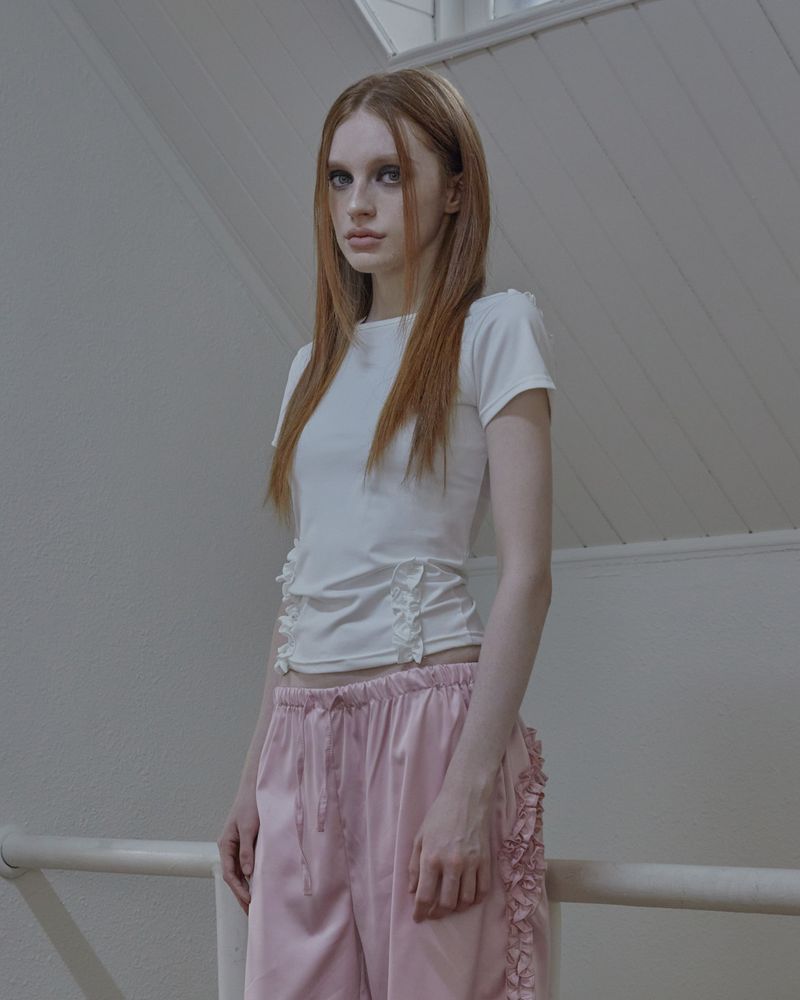 back open ruffle top / white