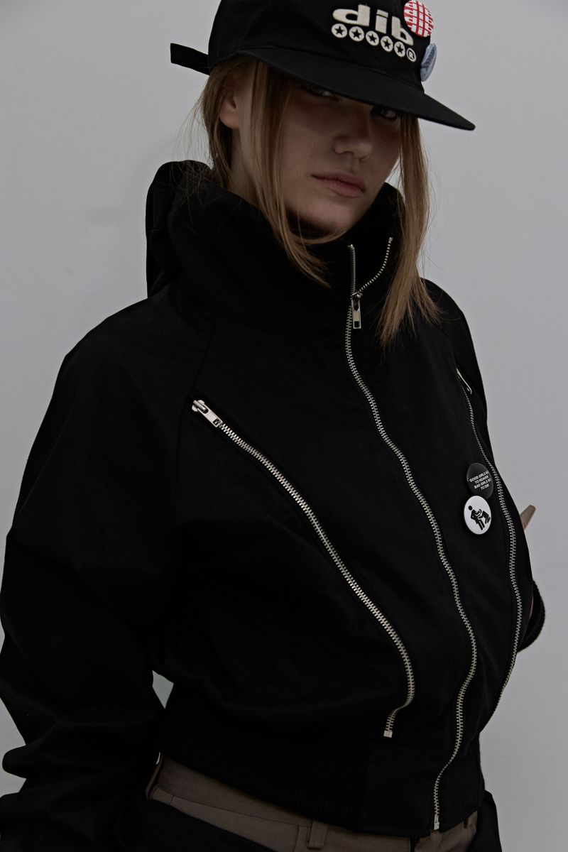 ZIPPER BLACK