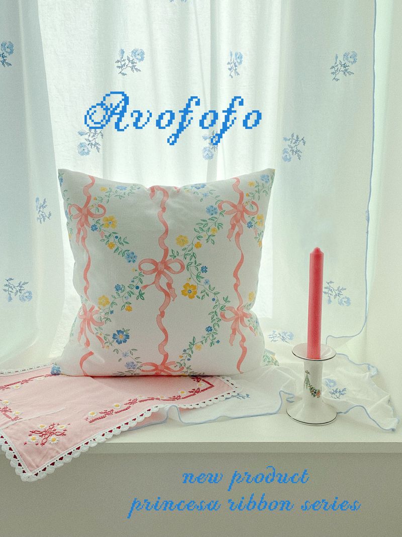Avofofo（アボポポ）の「プリンセスリボンクッションカバーフローラルプリント 45cm（スマホグッズ/小物）」
