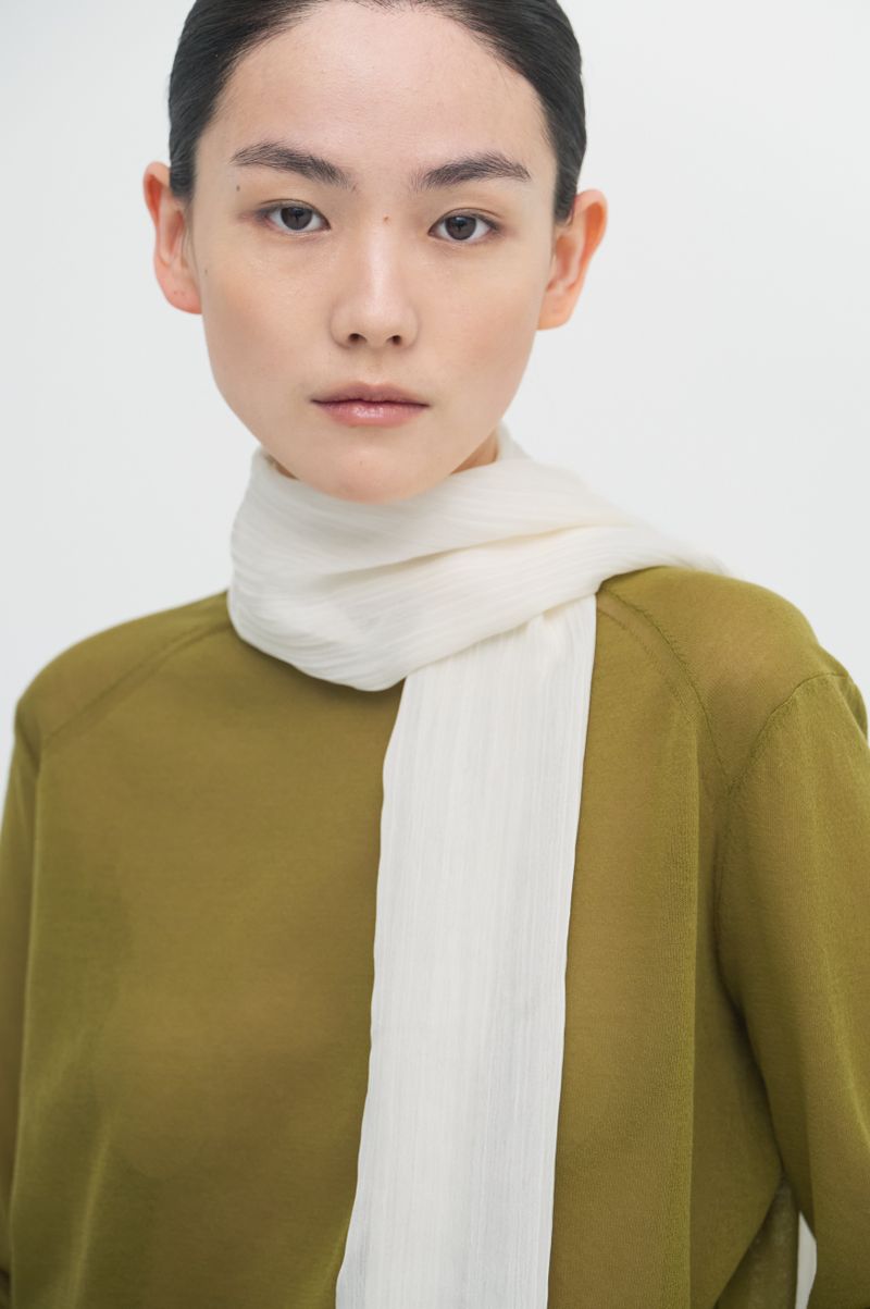 Airy pleats skin scarf_cream