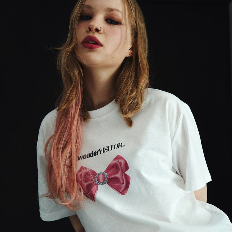 wonder visitor（ワンダービジター）の「キュービックリボンオーバーフィットTシャツ（トップス）」