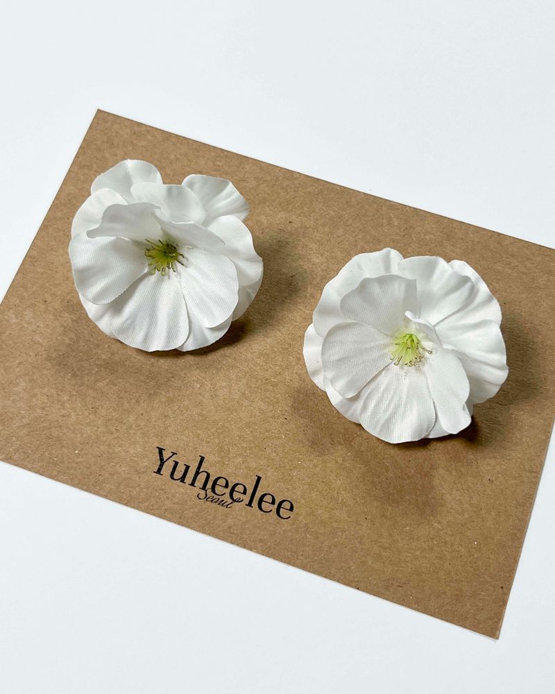 FAKE FLOWER SHOE CLIP_BUTTERFLY RUNNER