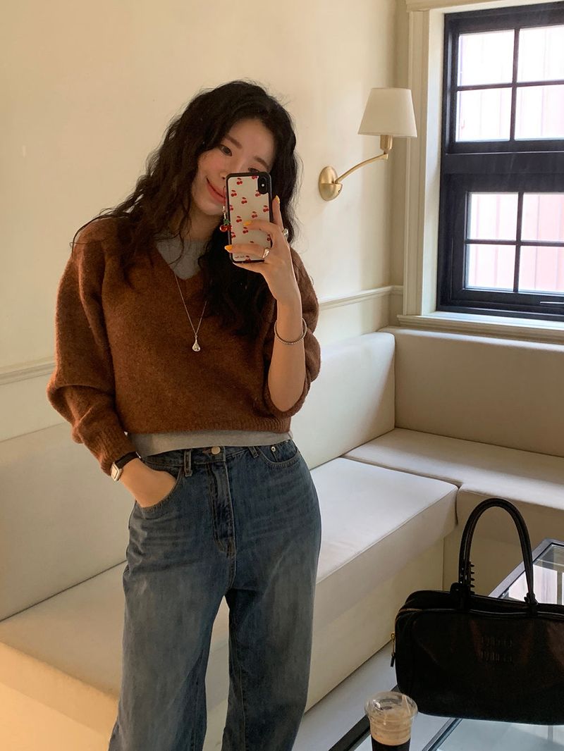 [MADE] Magita Wool V Cropped Knitwear