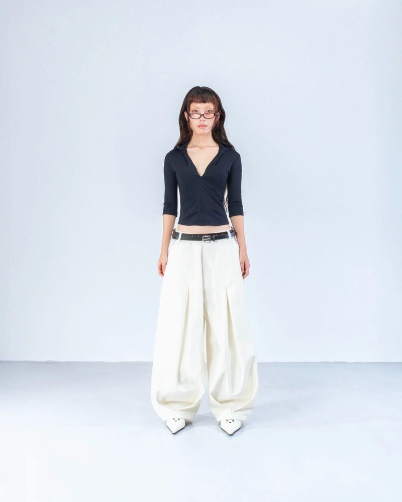 LOW NECKED TOP