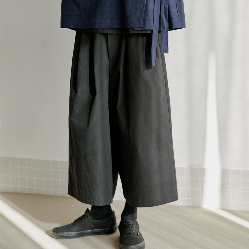 unisex crop pants black