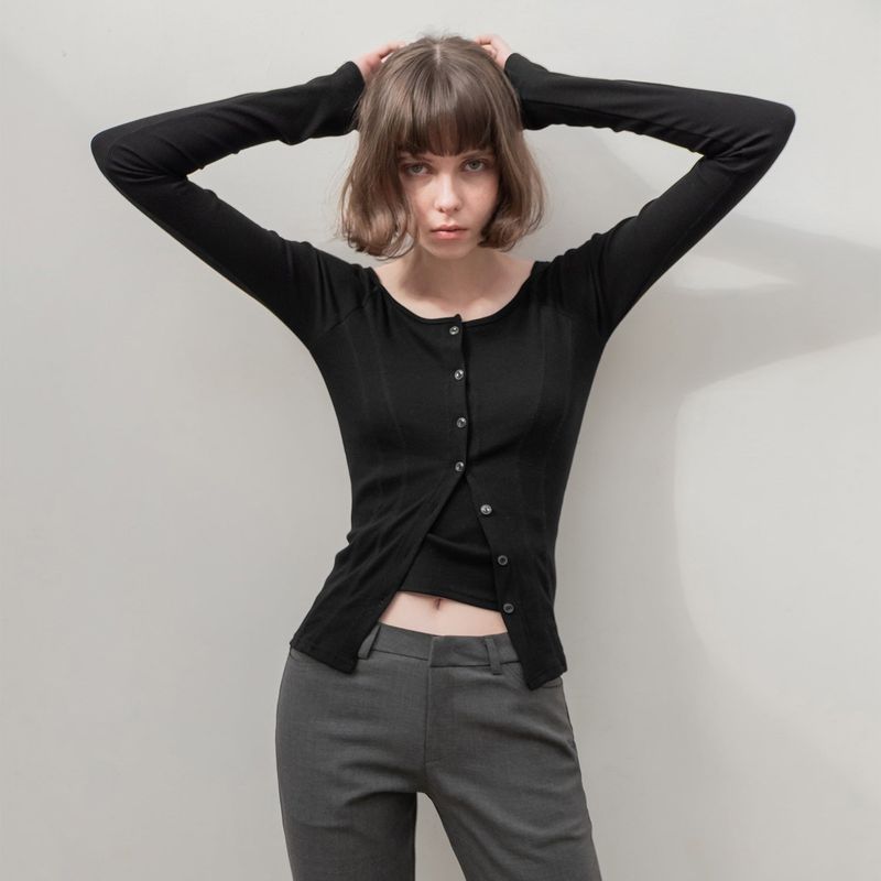 THEOHYOU（ザオユ）の「CARDIGAN & SLEEVELESS (BLACK)（）」