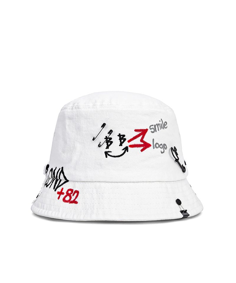 BLACKBLOND(ブラックブロンド)の「BBD Smile Logo Denim Bucket Hat Custom Ver. (White)(Hats)」