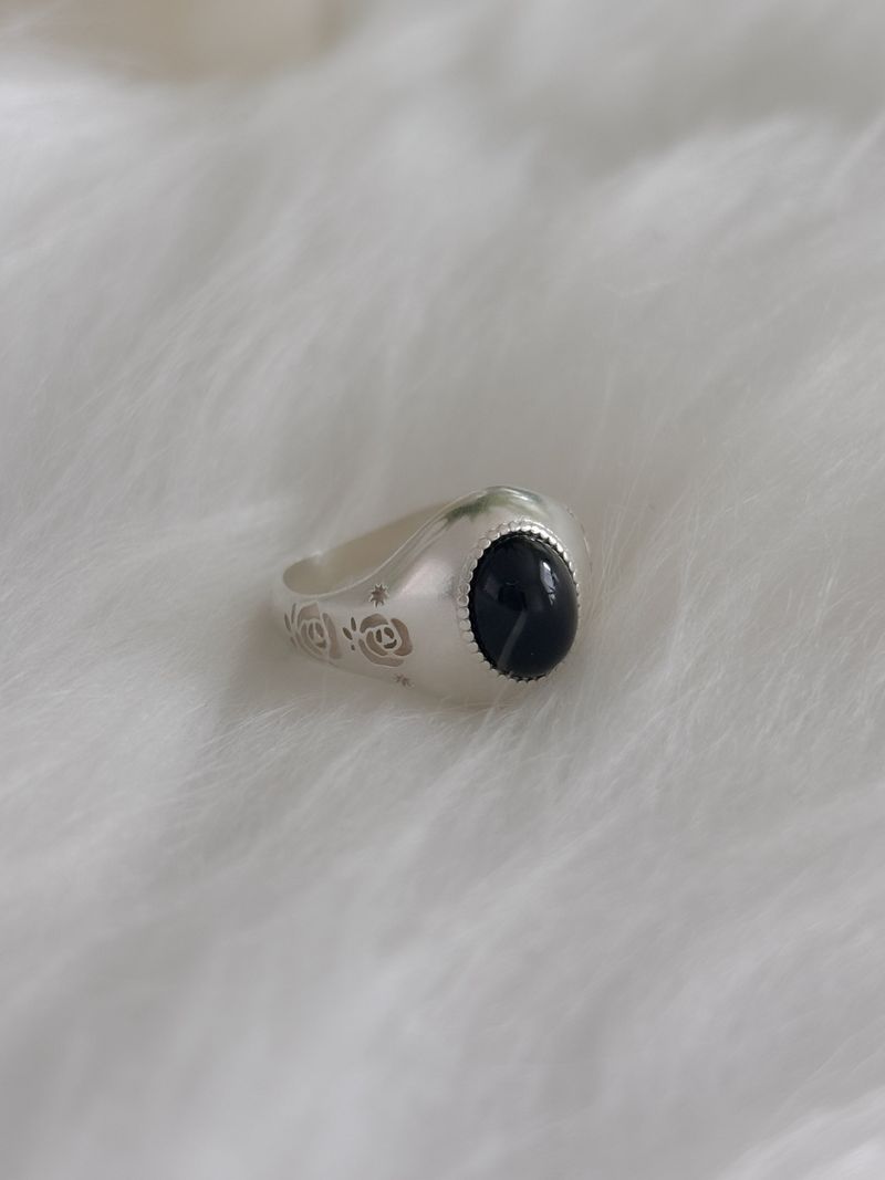 PAIR OF LOVE（ペアオブラブ）の「オニキス ローズストーン ボールド リング（アクセサリー）」