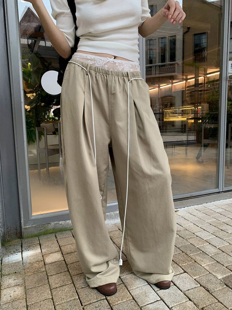 dereborujo（ドレボルゾー）の「レースレイヤードストラップ ベージュ カジュアルパンツ（パンツ）」