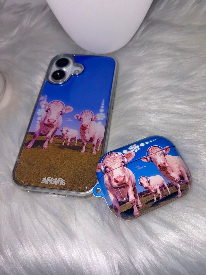 Furry Friends airpods case_Cow