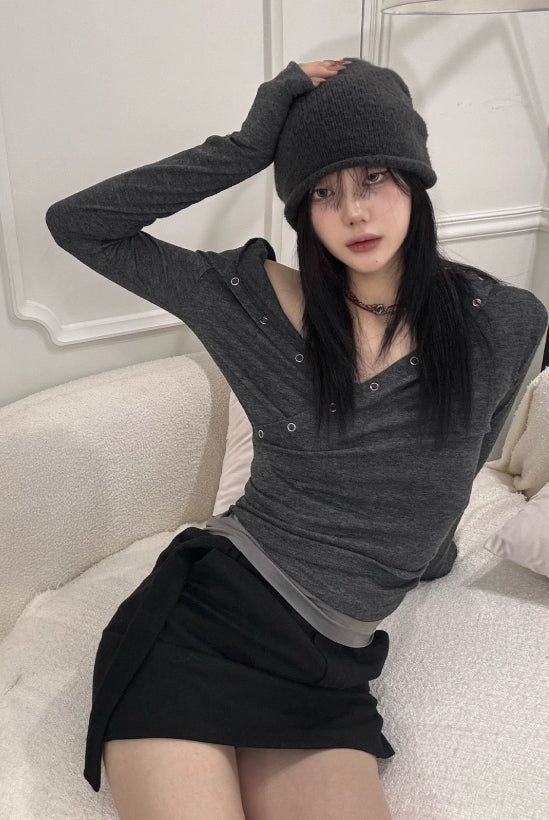 EEUN（イウン）の「Slan Rivet Hood（Tops）」