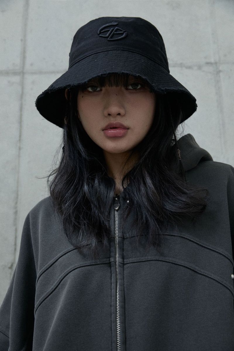 Crack point over bucket hat