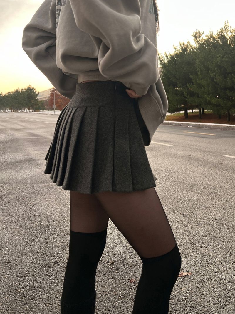 Winter wool short slit pleated mini skirt (2 colors)
