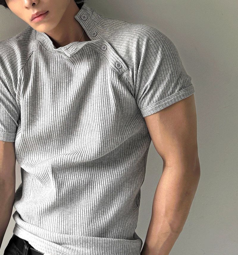 Side-button muscle-fit short-sleeve knit