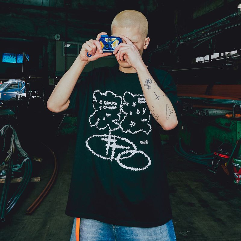 SHINING SLOGAN TEE SHIRT