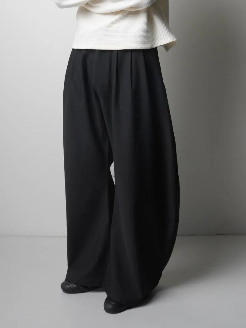 Remesso（レメッソ）の「PT6 Pleated Scimitar-Cut Trousers（Pants）」