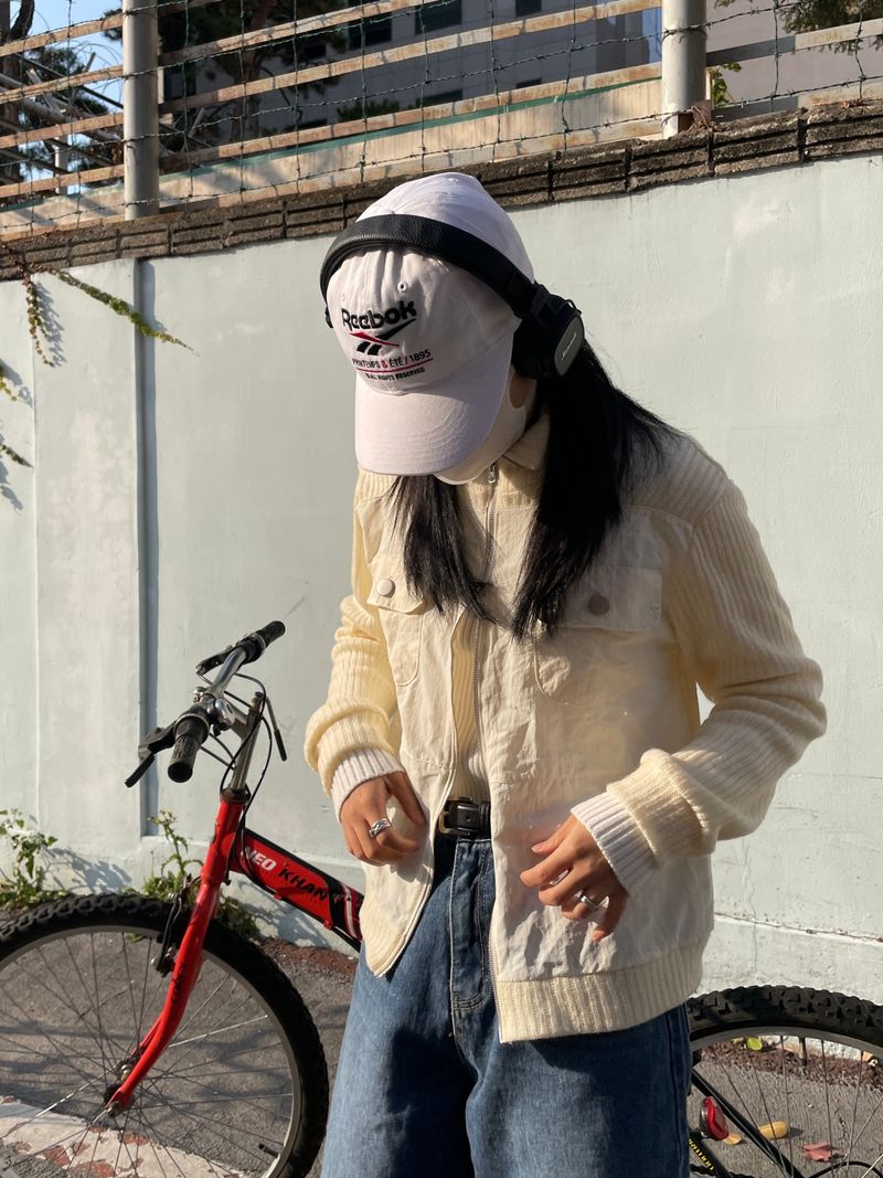 Unique pocket knit zip-up