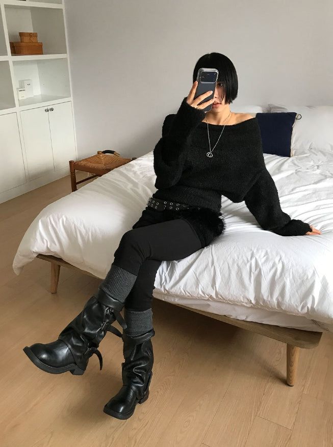 (WOOL) BOUCLE OFF-SHOULDER KNIT