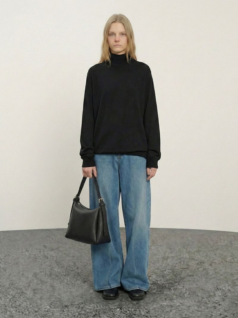 The Mark Small black