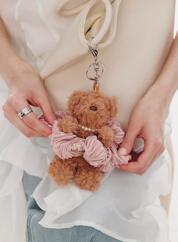 hyeres lor(イエール・ロール)の「26SS★ Colombe d'Or Pleated Hair Scrunchie + Teddy Bear Keyring Set(Hair Accessories)」