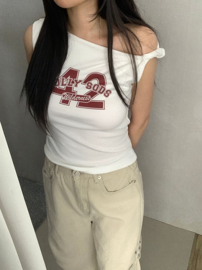 ROIA(ロイア)の「Izmel Printed Twisted-Detail Sleeveless Top(Tops)」