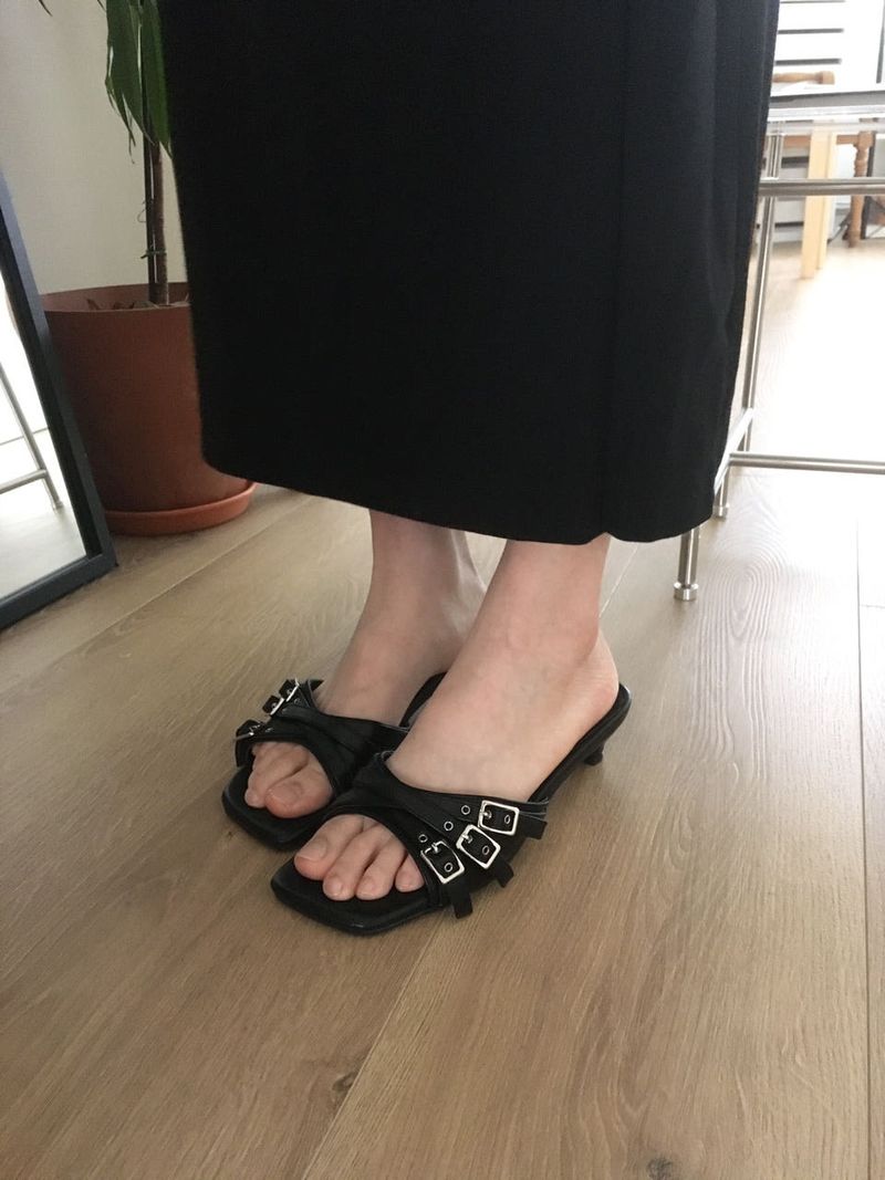 moroi（モロイ）の「Belt open-toe heels（Shoes）」