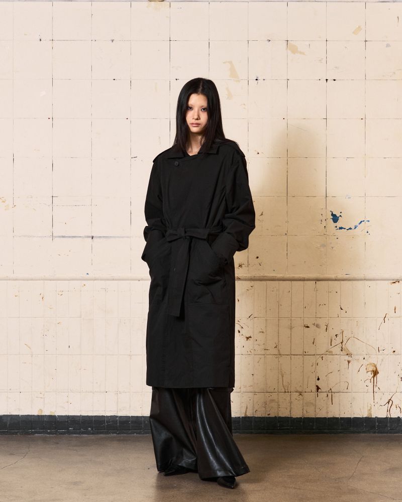 Curved Trench coat (Black)