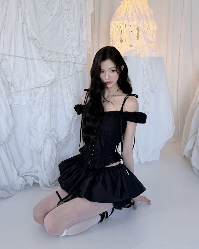 ROSÉ 2 Off-Shoulder Pintuck Lace Blouse