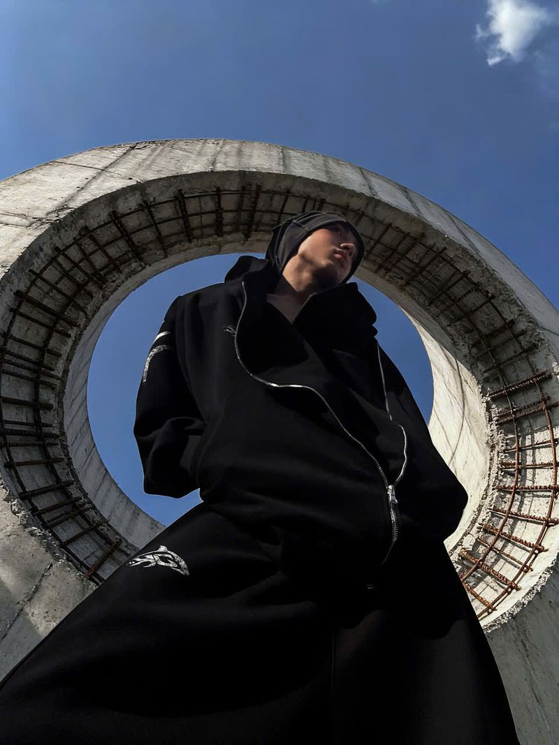 ZIP-UP BLACK HOODIE