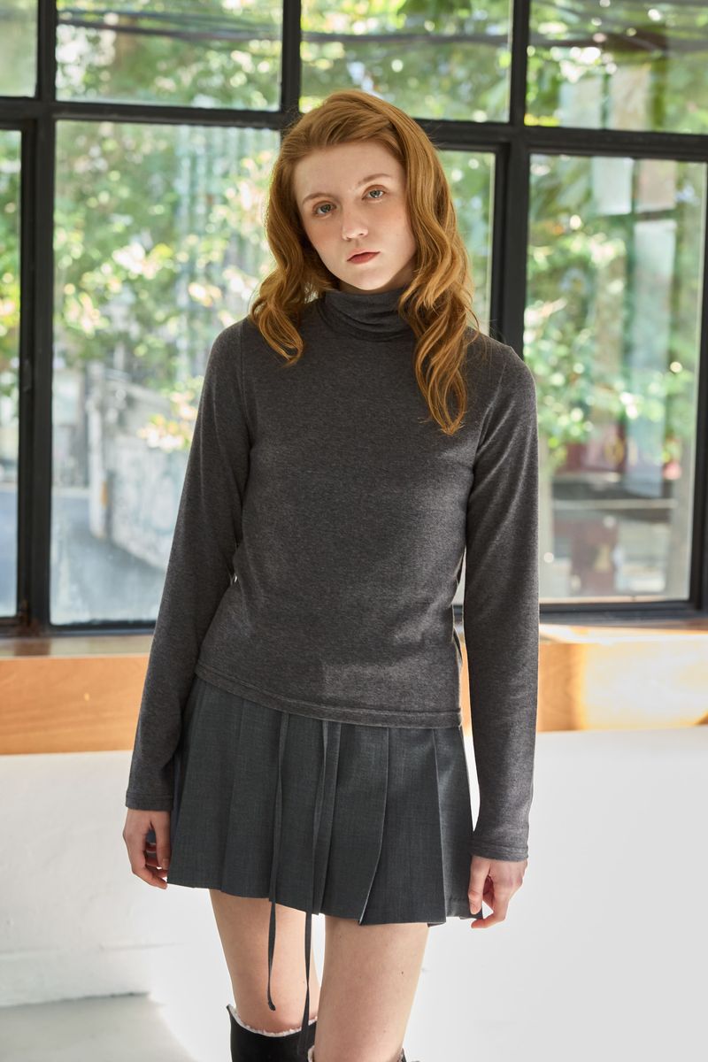 CLASSIC WOOL TURTLENECK TOP / CHARCOAL