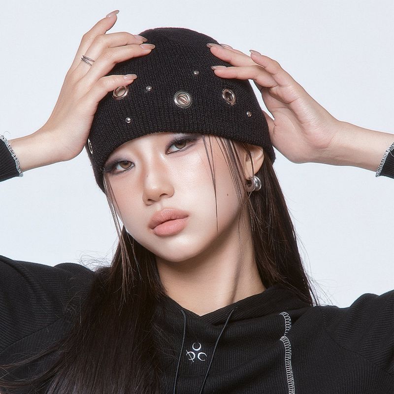 (DUC) Eyelet Stud Beanie Black