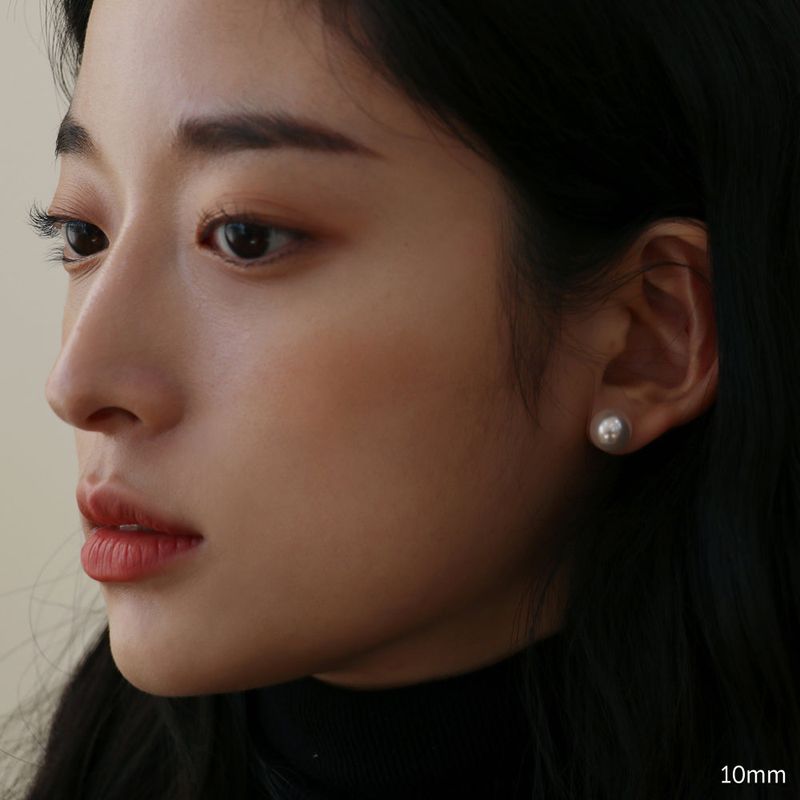 Less is more（レスイズモア）の「14K Gold Swarovski Pearl Earring (10mm + silicone clutch)（Accessories）」