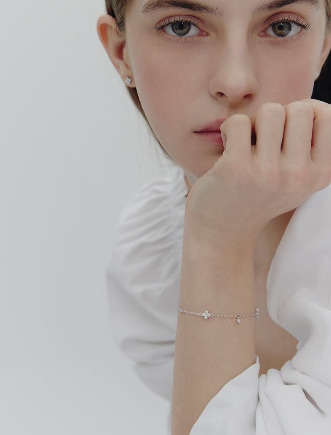 hyeres lor（イエール・ロール）の「26SS★ Essence Silver (W) Moissanite Flower Dainty Bracelet（Accessories）」