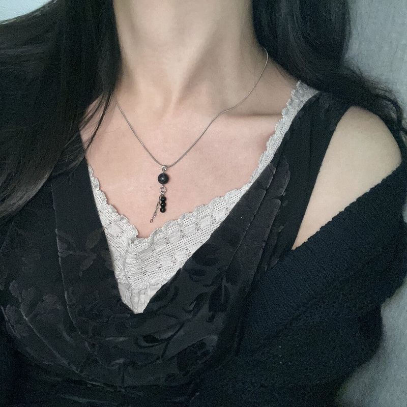 Black dew necklace
