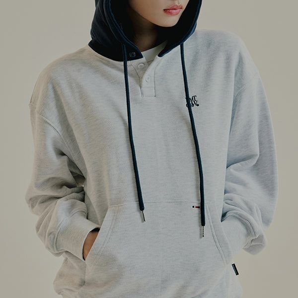 ROMANTIC CROWN(ロマンティッククラウン)の「TWO TONE BUTTON HOODIE(Tops)」
