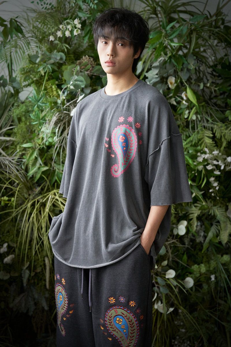  PAISLEY PRT. CUT-OUT 1/2 TEE (Charcoal)
