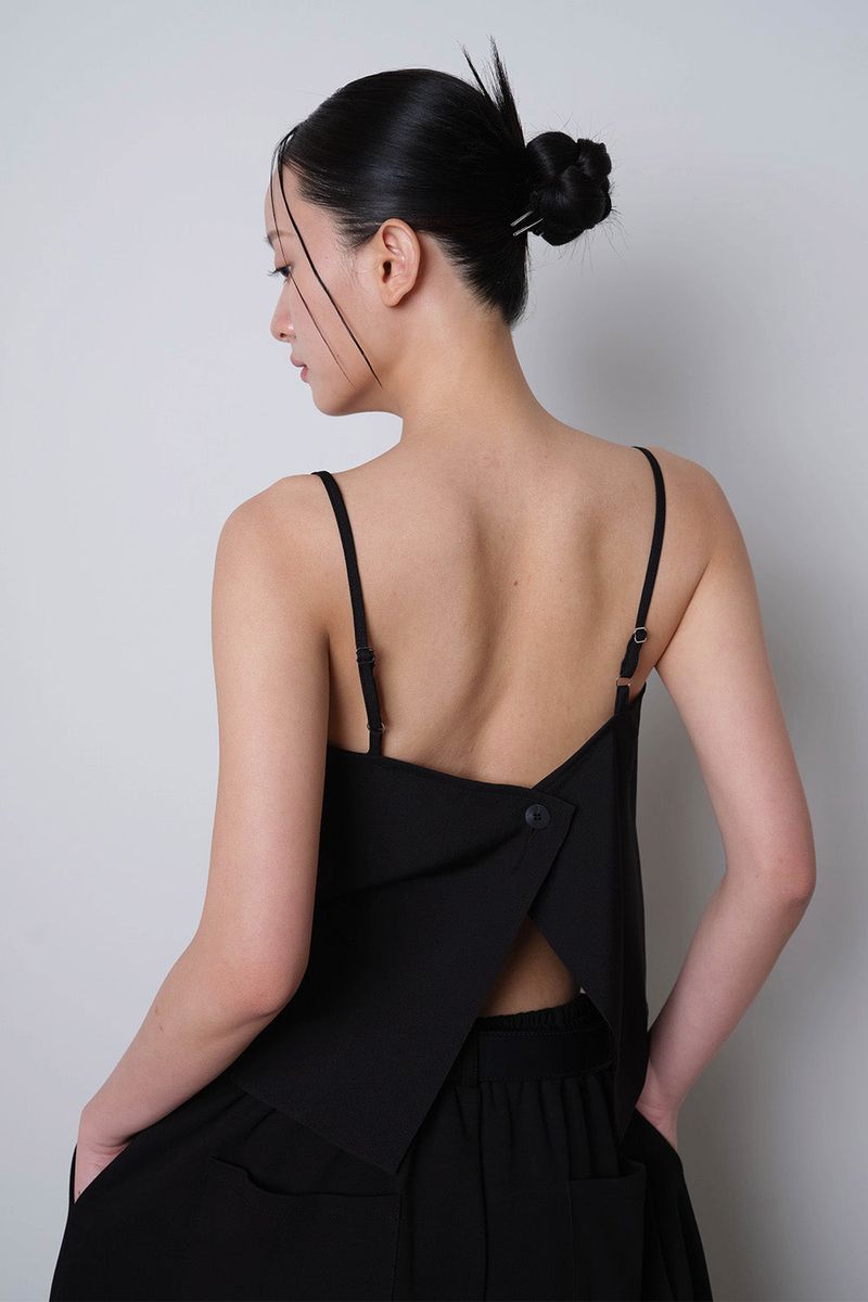 Oblique Neck Sleeveless_Black