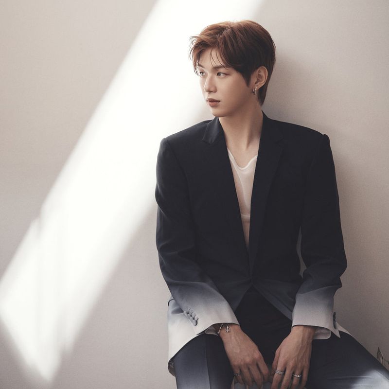 [KANG DANIEL] Square Prong Setting Ring (black silver)