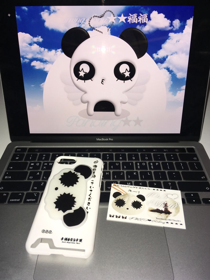 10.5miri（シボミリ）の「ホワイト ラッキー ケース ＆ パンダ グリップトック セット（スマホグッズ/小物）」