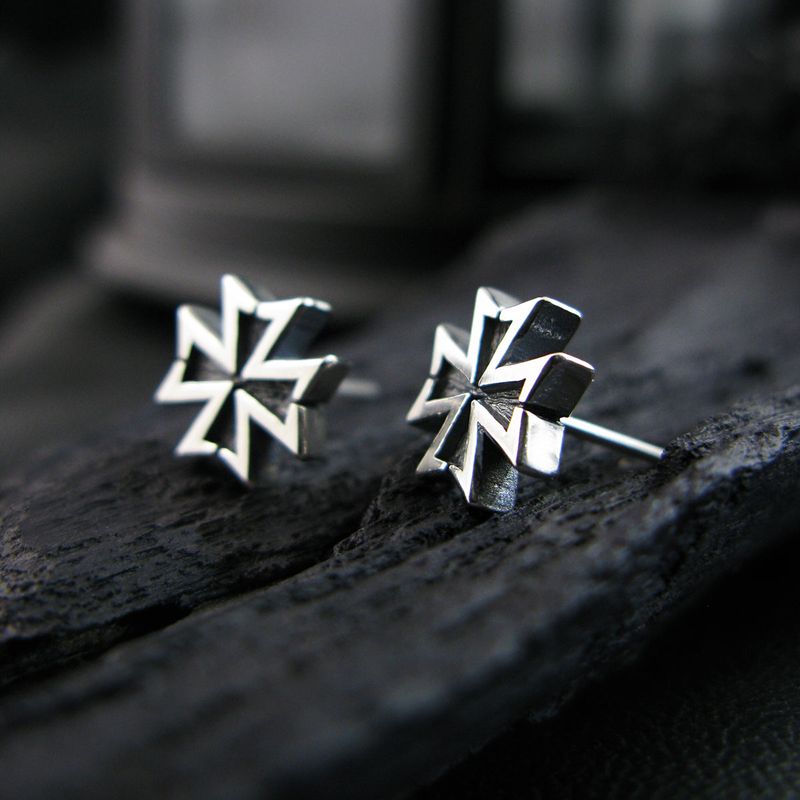 Destiny-S1 silver stud earring