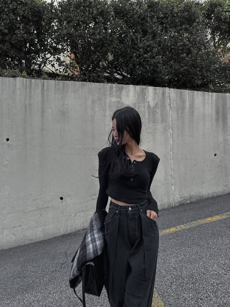 long-sleeved shirt with a U-neck