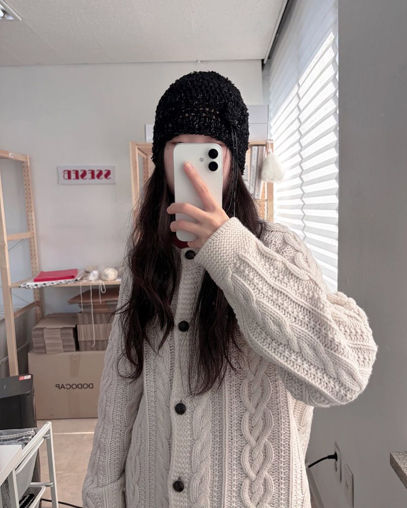 Fluffy Clover Beanie-Black