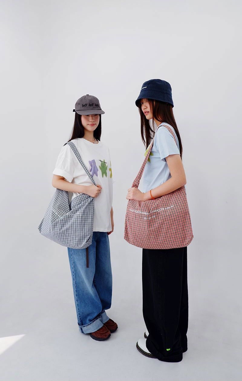 Reverse Logo Check Bag / Black