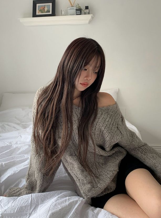 Hearts Cable Loose Fit Wool V-Neck Knit
