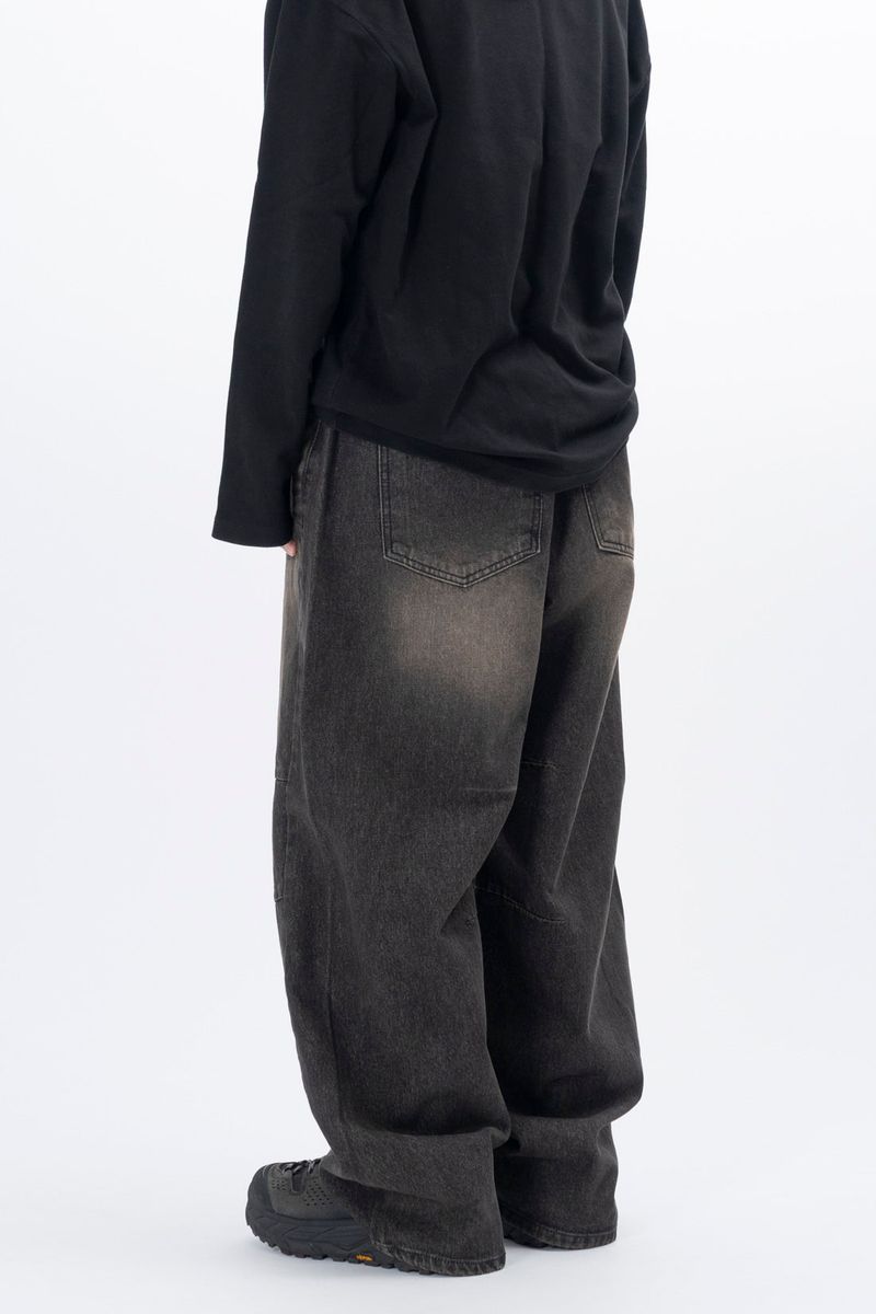 Risity Knee-Cut Curved Denim