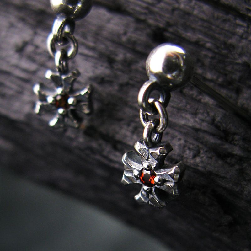 Shiny Cross-D1 Garnet silver earring