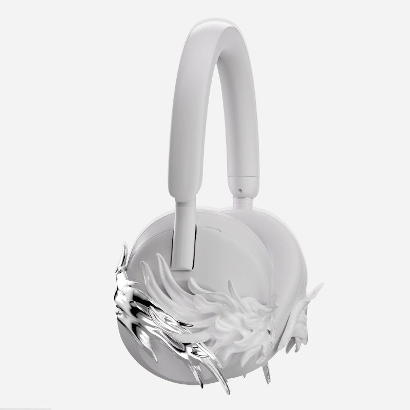 Eri Verse（エリバース）の「White and Silver Wings - Sony XM5 Case（Smartphone Accessories）」