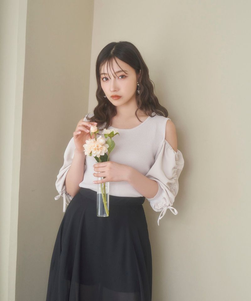 ANDGEEBEE(アンジービー)の「ギャザースリーブニットトップス(Tops)」