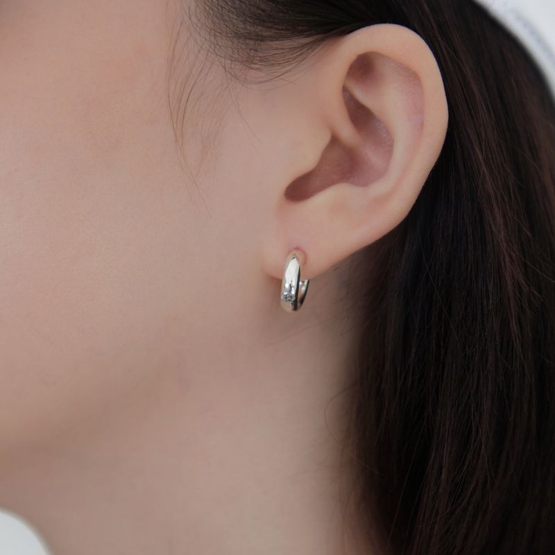 tidy round shaped earring