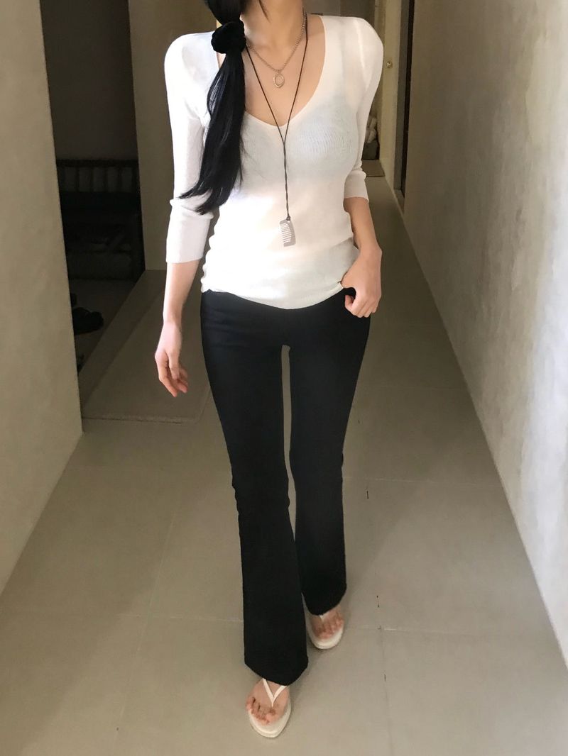 Melo Sheer V-Neck 3/4 Sleeve Knit